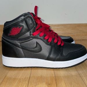 Nike Air Jordan 1 Retro High Satin Black Size 5Y
